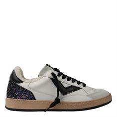 4B12 sneakers play new.  d22