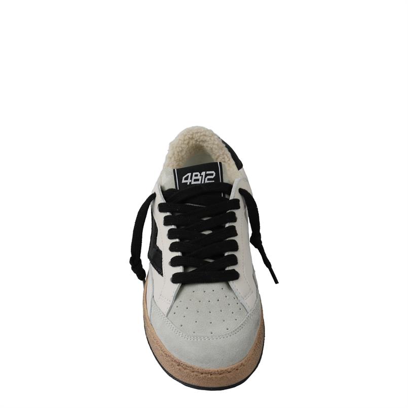 4B12 sneakers play new.  d22